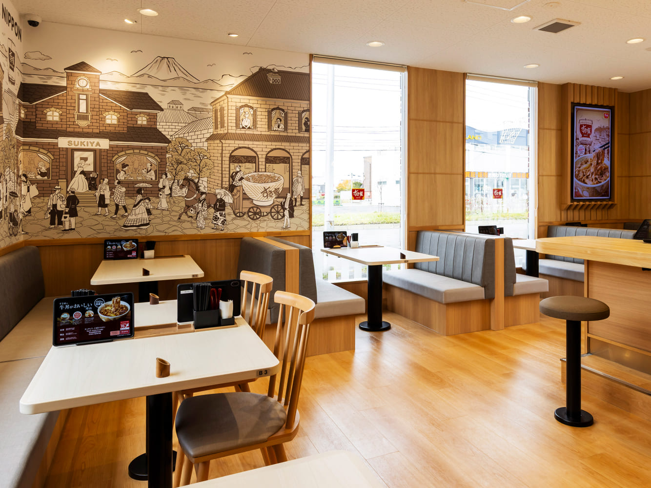 ゆとりのあるテーブル席やボックス席を設けることで、大切な人とのお食事も快適に楽しんでいただける空間を目指しました。