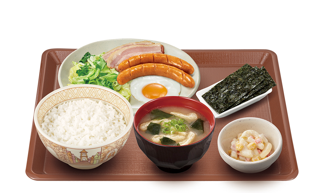 ソーセージ<br>
ベーコンエッグ朝食